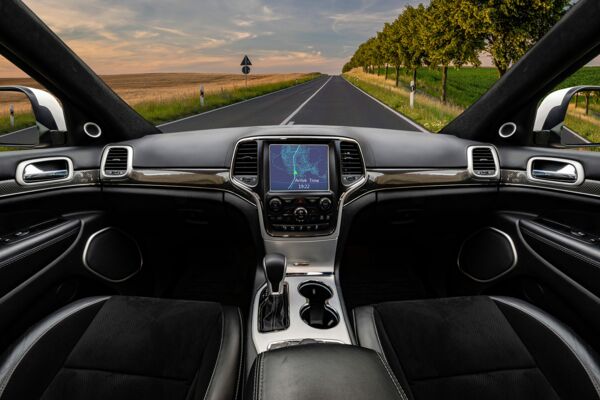 Vordere Sitzreihe einer Limousine