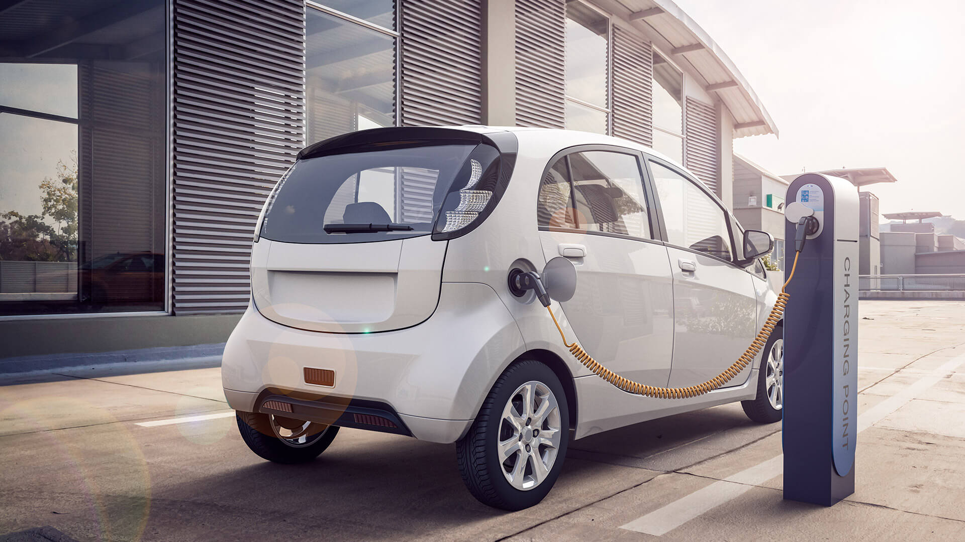 E-Fahrzeug, dass an eine Ladesäule angeschlossen ist